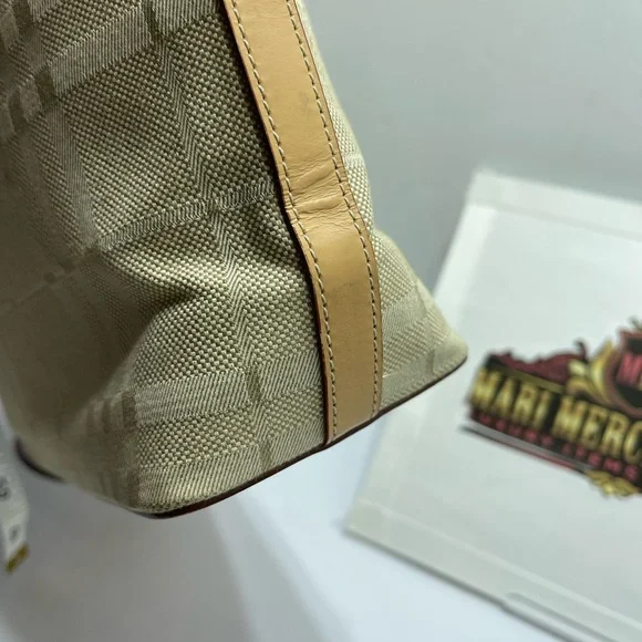 Burberry Hand Bag in Tan color. - Picture 4 of 9